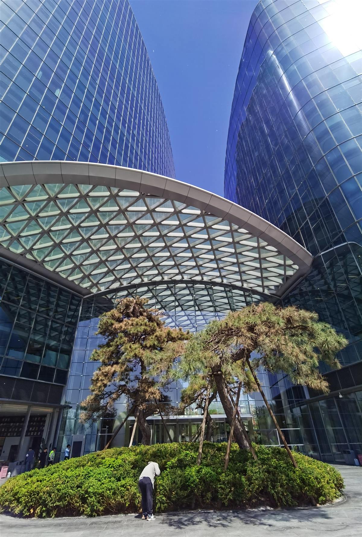 启皓中心入口广场日常人流实景